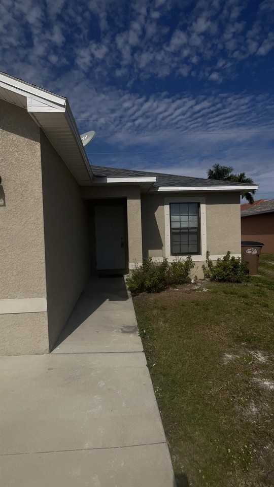 901 Cape Coral Parkway West - Photo 2 of 17