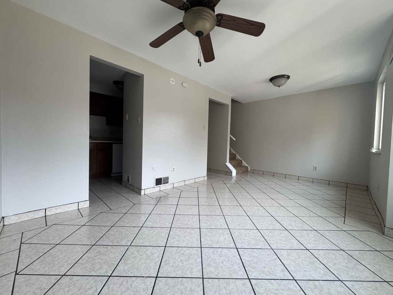 LINCOLN WAY TOWNHOUSES -- 010 - Photo 3 of 15