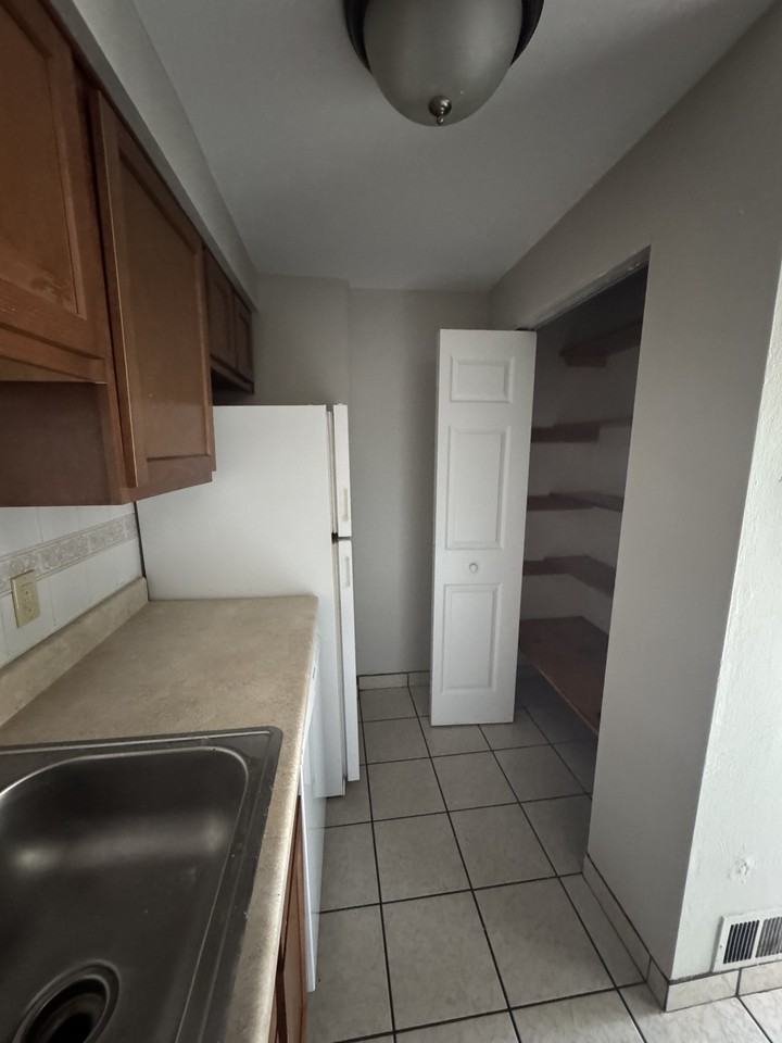 LINCOLN WAY TOWNHOUSES -- 010 - Photo 5 of 15