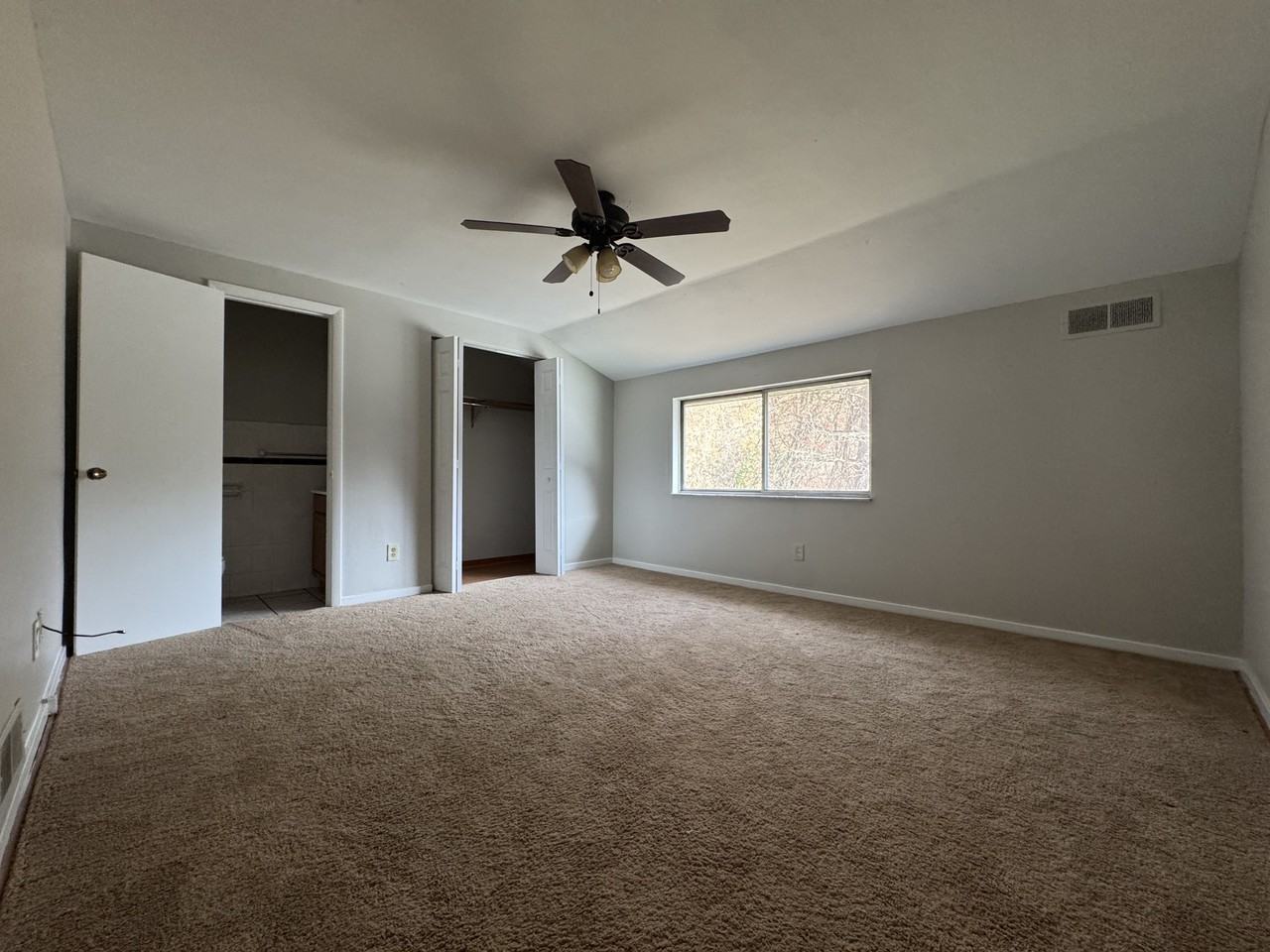 LINCOLN WAY TOWNHOUSES -- 010 - Photo 6 of 15