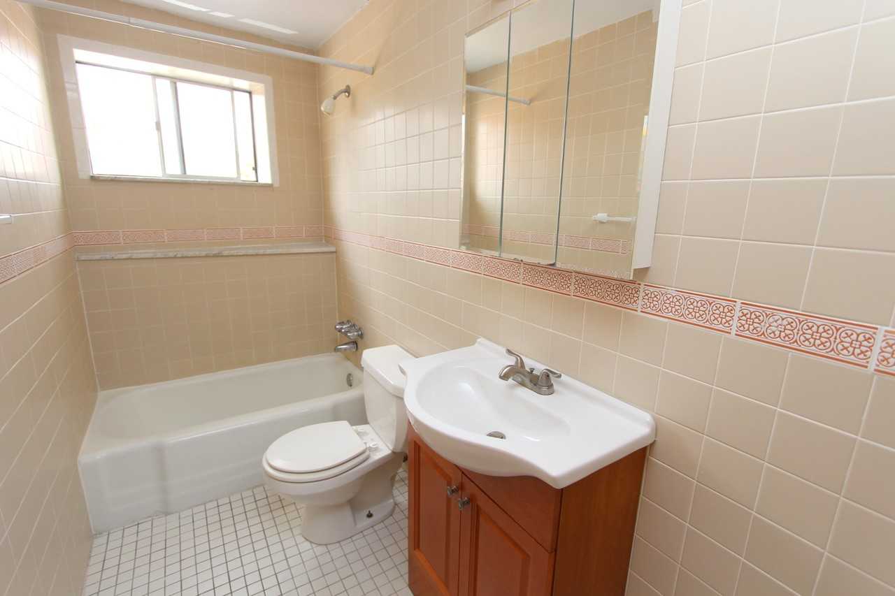 JAMES MANOR -- 057 - Photo 3 of 35