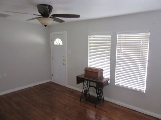 833 S Willis St - Photo 2 of 10