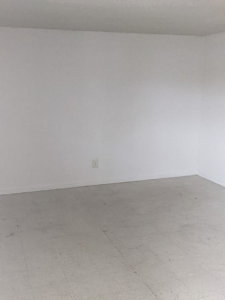 512 West Green Avenue - Photo 2 of 7