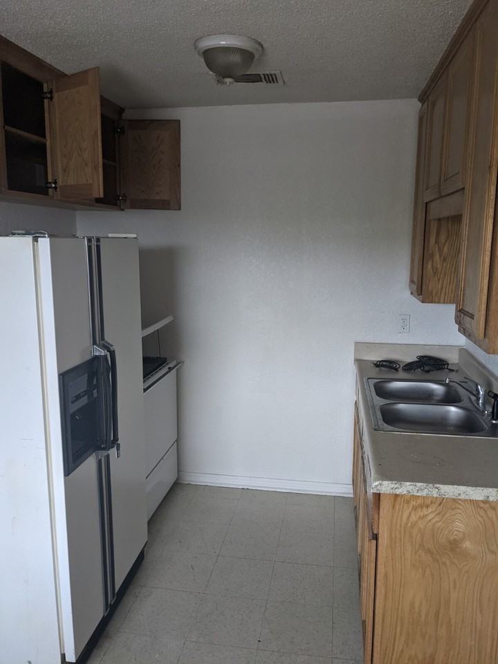 512 West Green Avenue - Photo 3 of 7