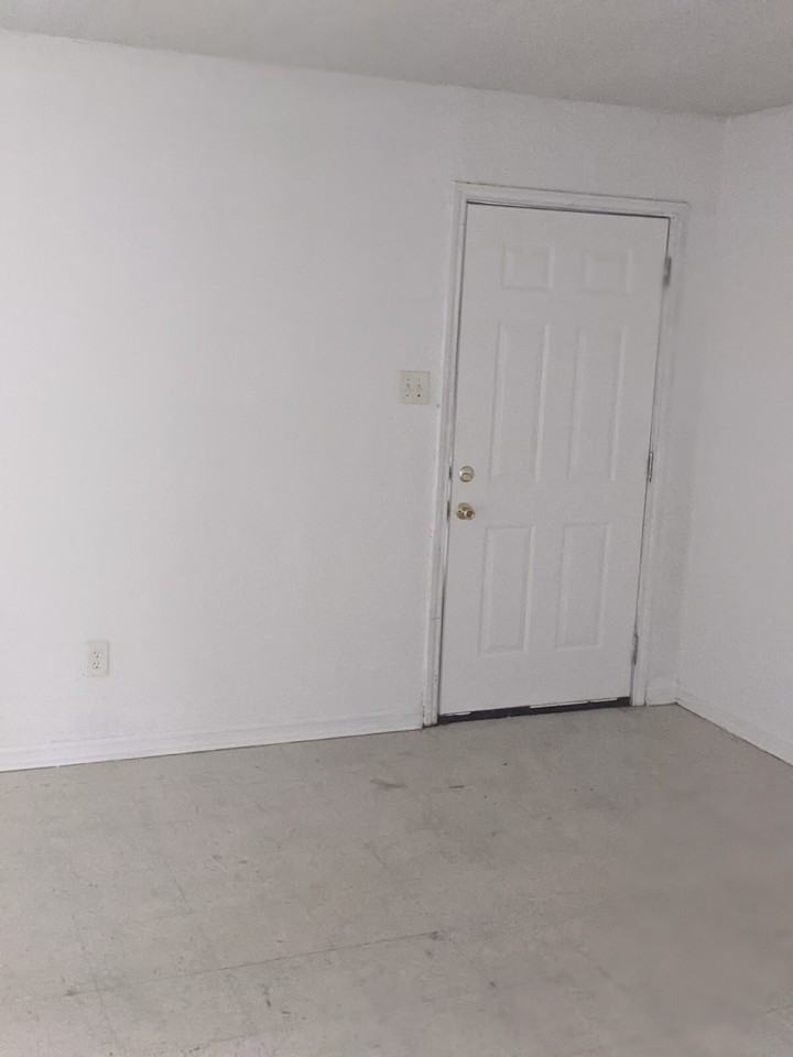 512 West Green Avenue - Photo 4 of 7