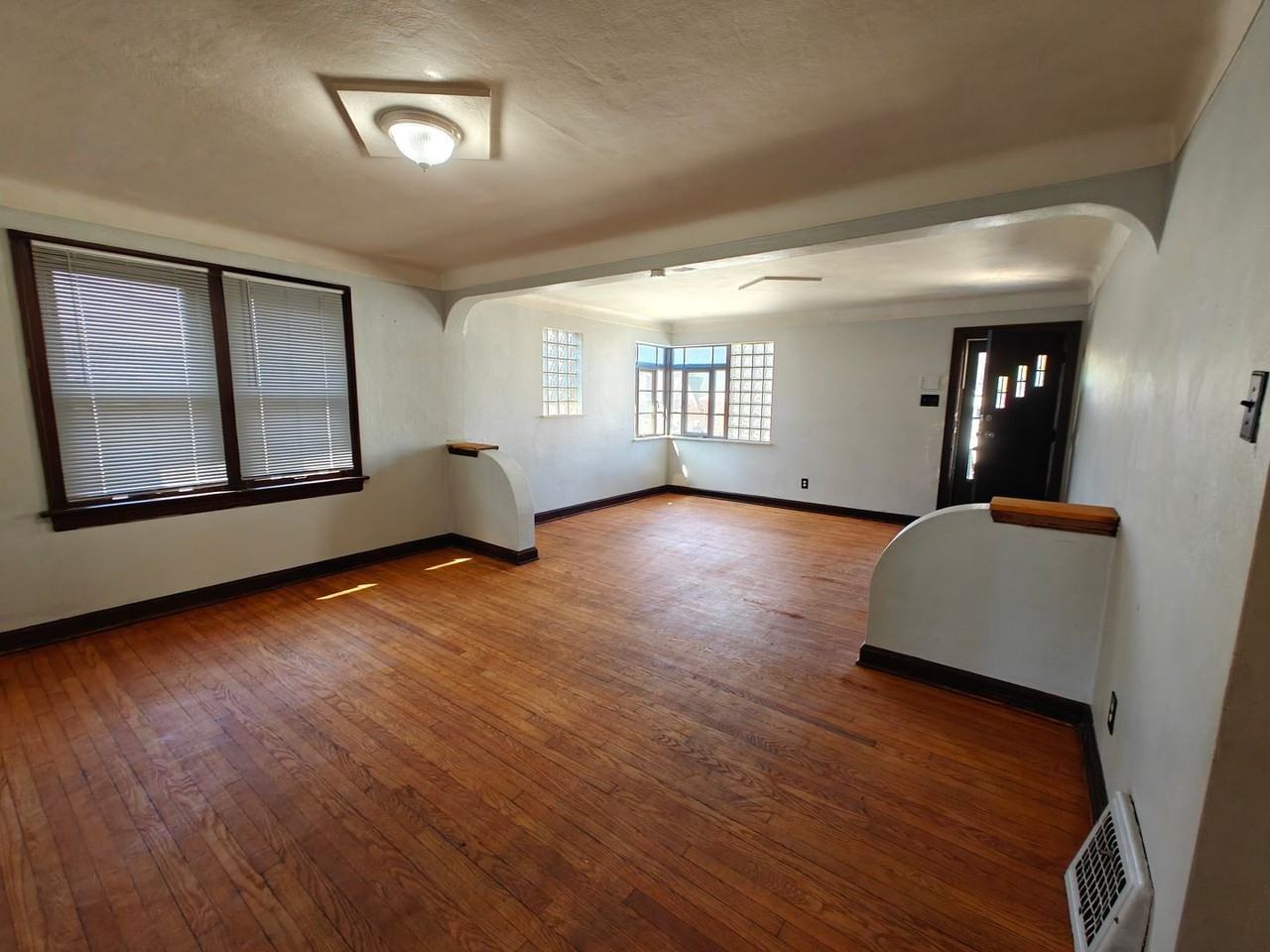 3210 Gary Dr - Photo 2 of 10