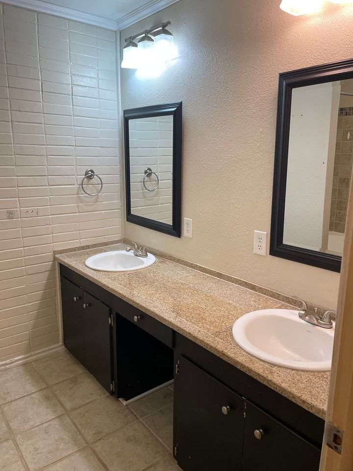 4302 S 7th St - Photo 5 of 26