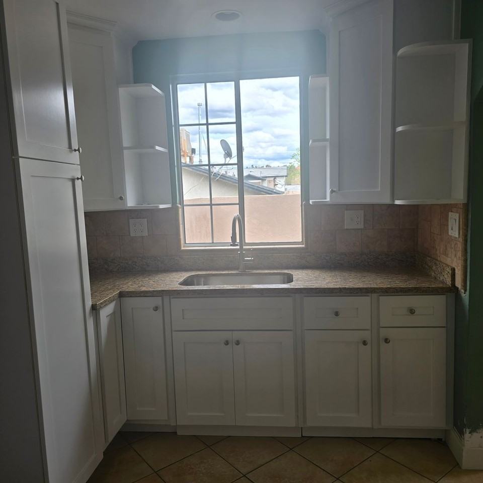 1611 Lincoln St - Photo 2 of 2