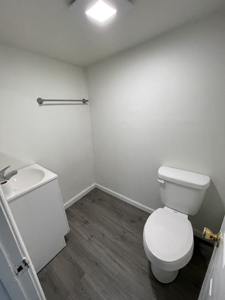215 Henry Street- Unit B - Photo 5 of 9