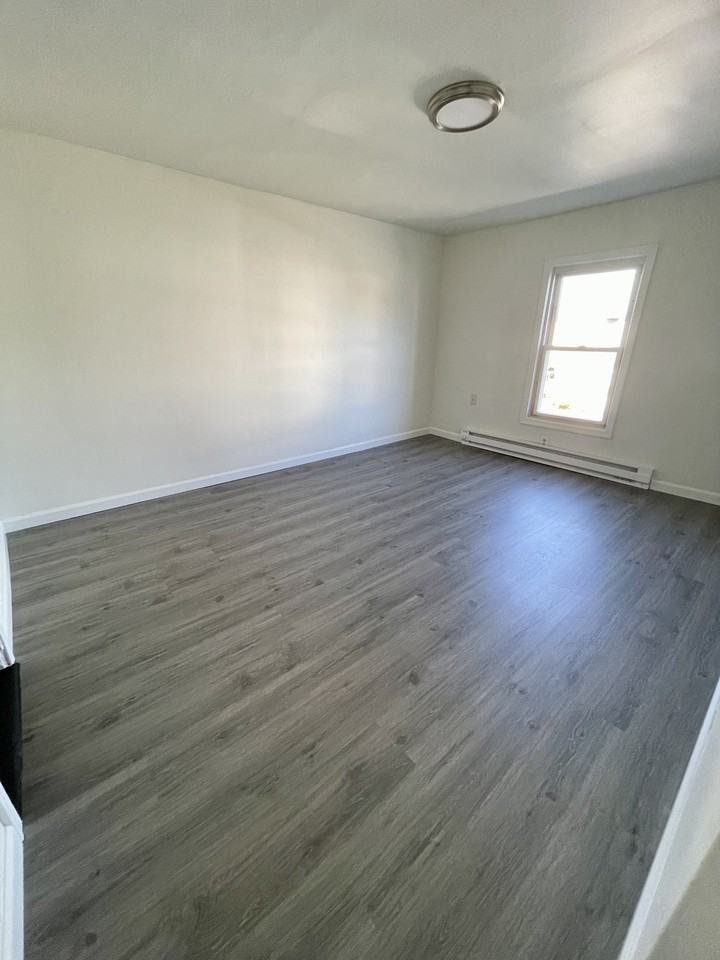 215 Henry Street- Unit B - Photo 6 of 9