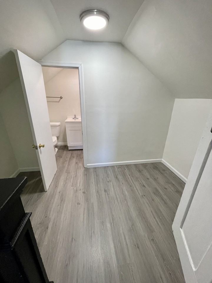 215 Henry Street- Unit B - Photo 7 of 9