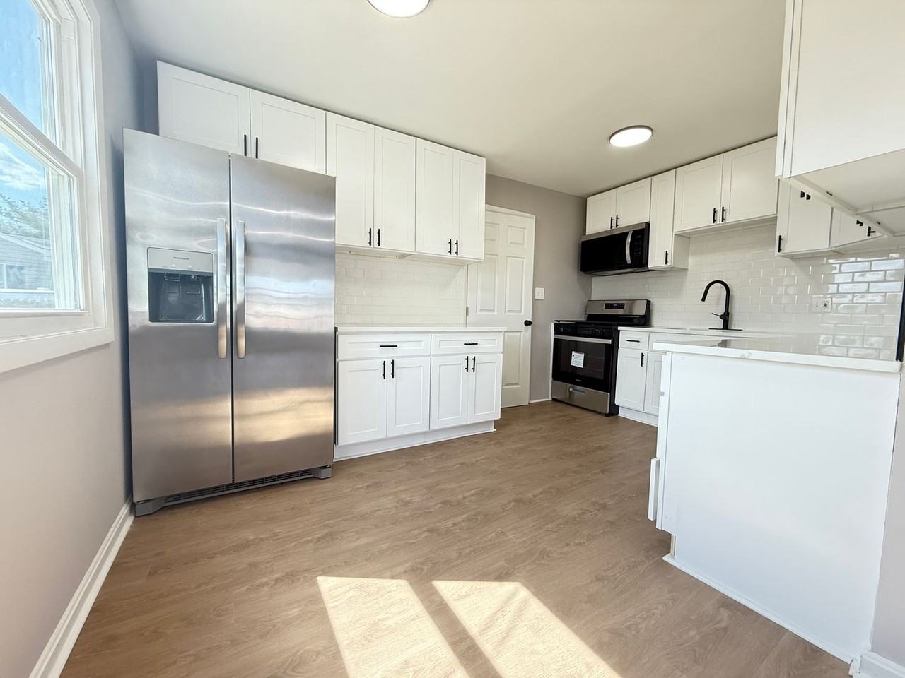 400 Vernon Ct - Photo 3 of 15