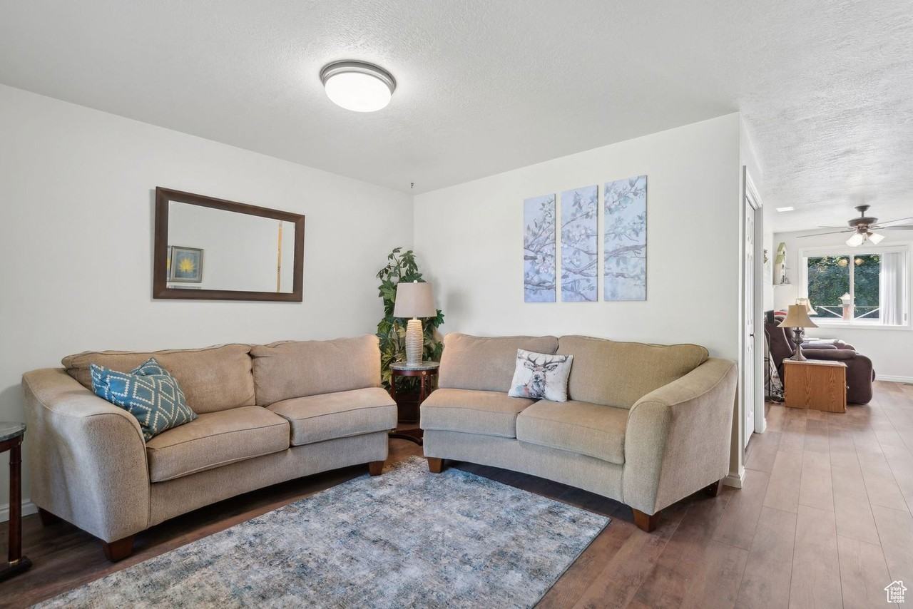 153 Circle Dr - Photo 3 of 34