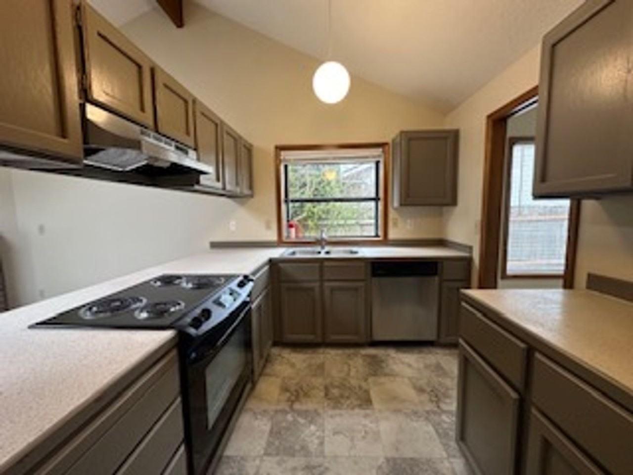 16265 Nw Lyndel Ln - Photo 6 of 20