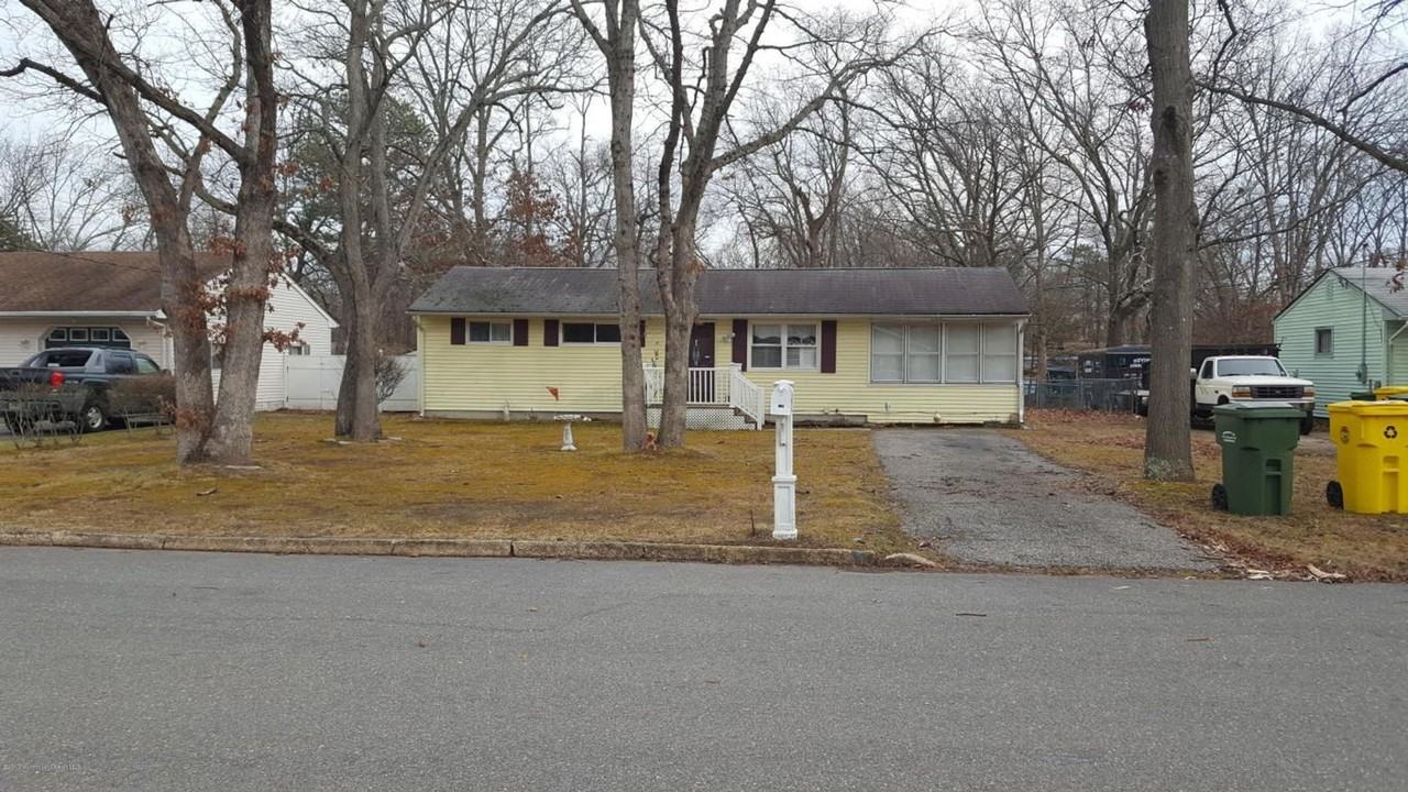1319 Eisenhower St - Photo 2 of 14