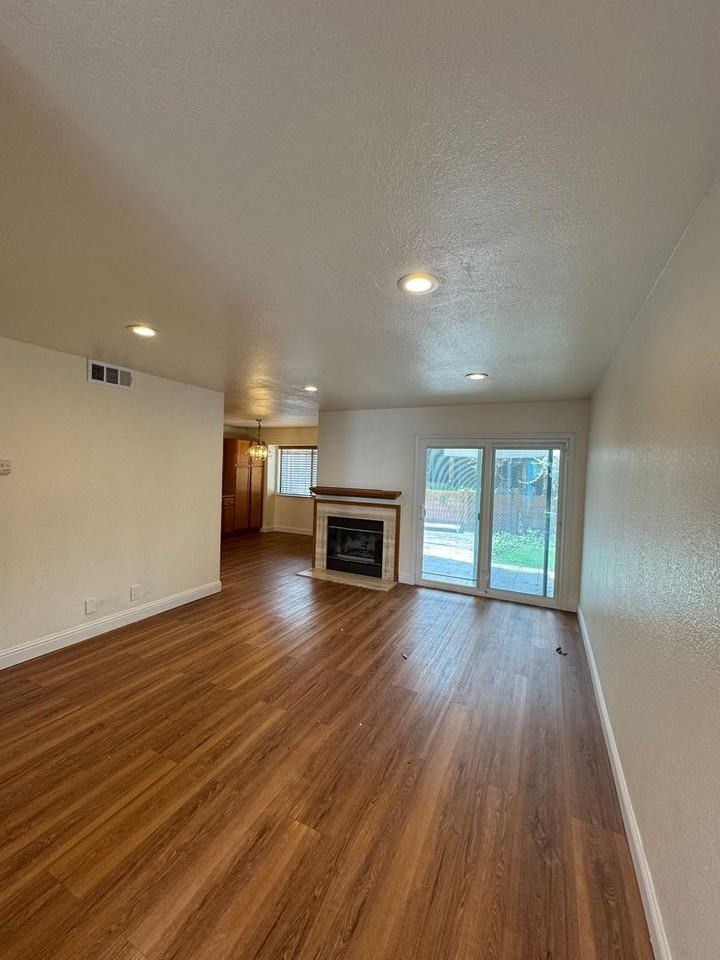 1314 Blue Oak Ct - Photo 3 of 8