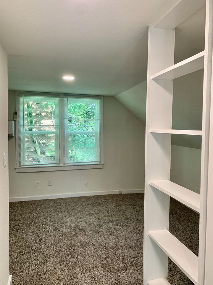 413 1/2 S Vassar St - Photo 2 of 9