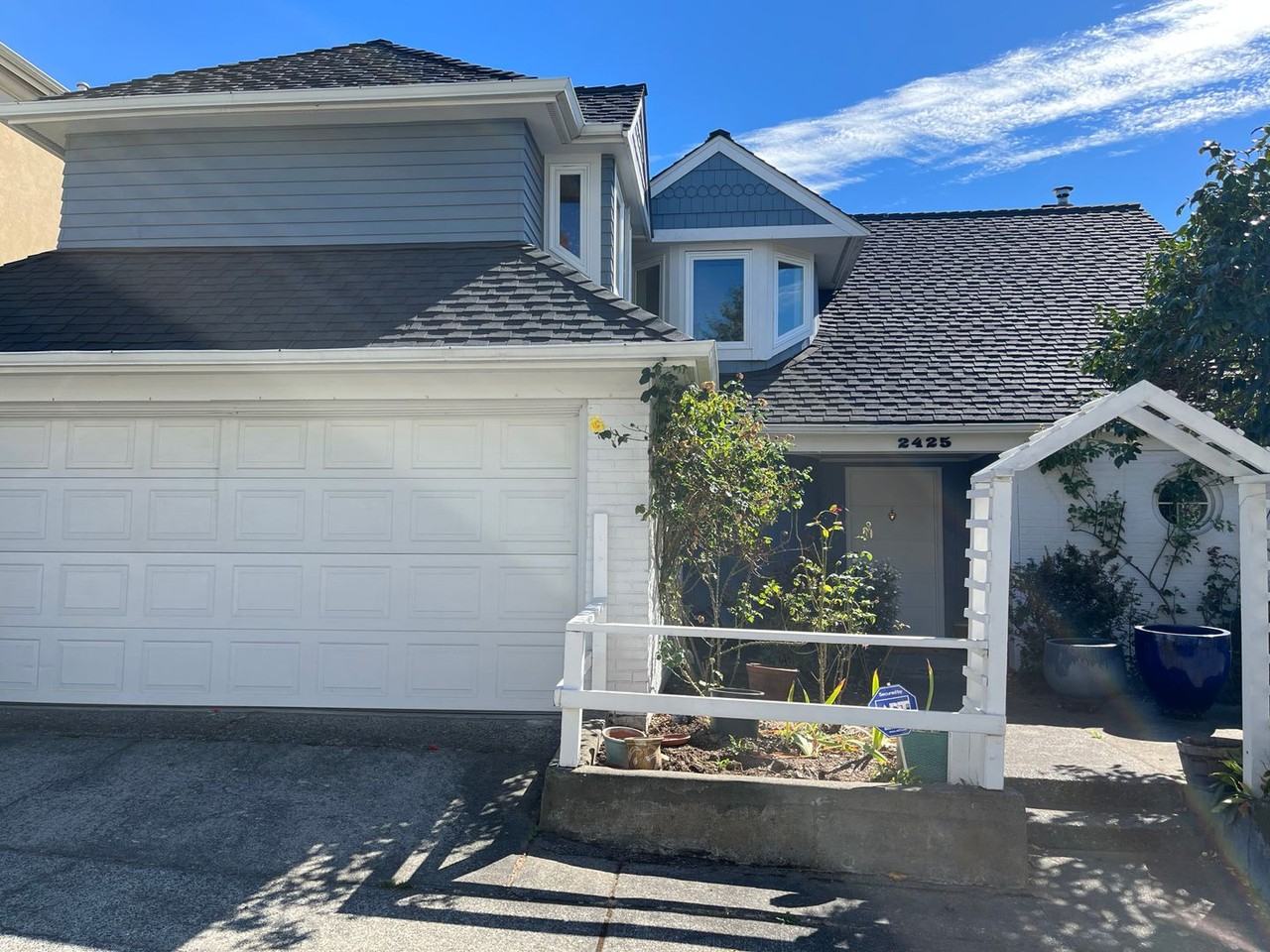 2425 Montavista Pl W - Photo 2 of 30