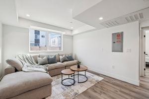 featured image of 1348 W 35th St