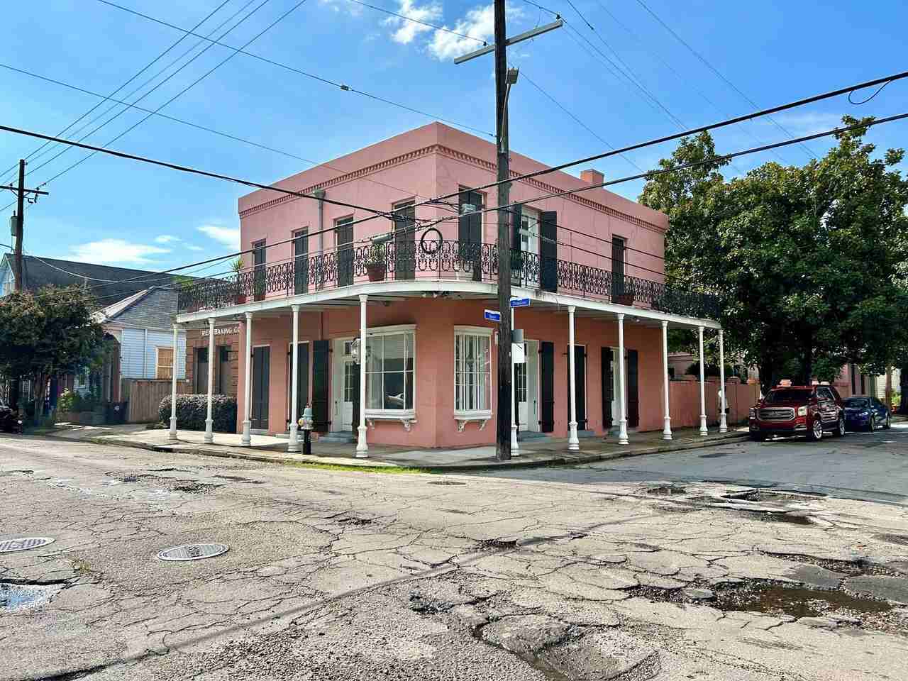 802 Spain St - Photo 2 of 44