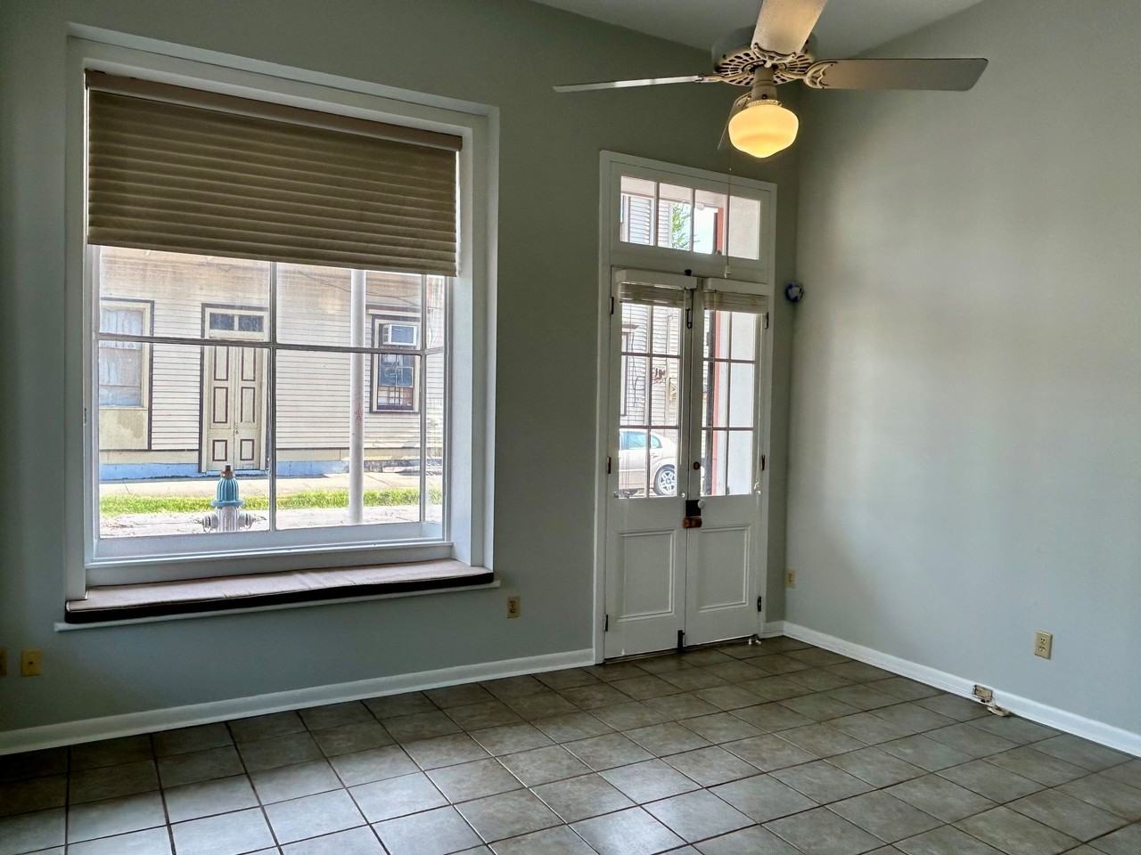 802 Spain St - Photo 7 of 44