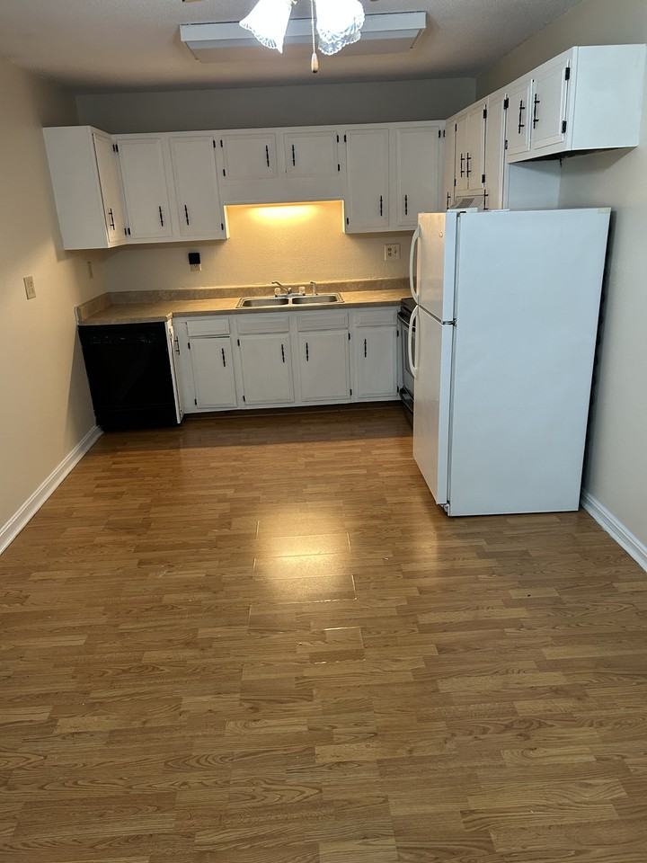 43 Koncer Dr 8 - Photo 3 of 11