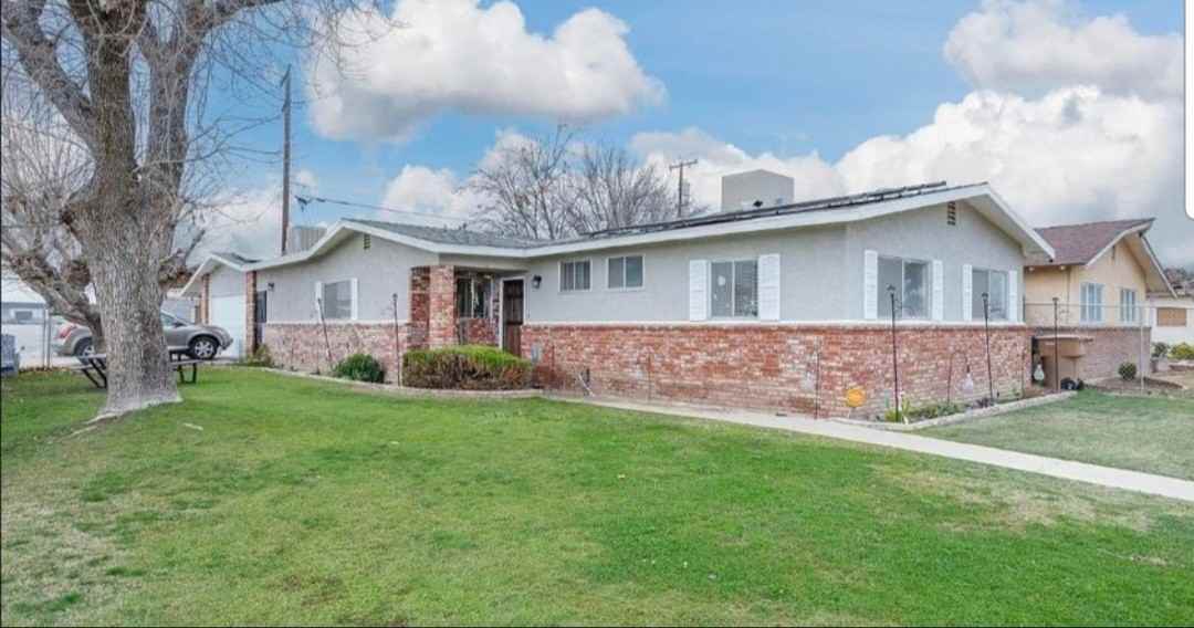 301 Sanford Drive - Photo 2 of 2