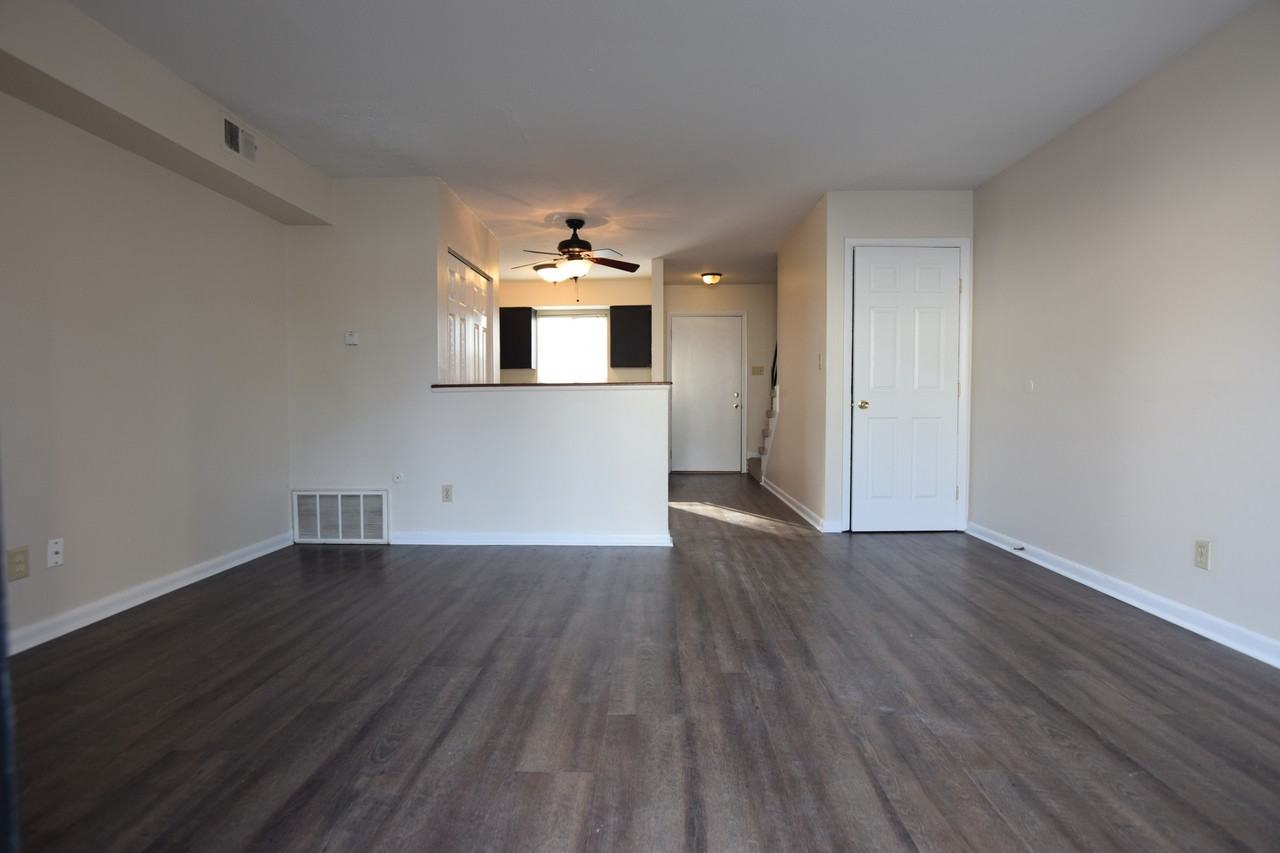 1271 Summit Street - Photo 3 of 8