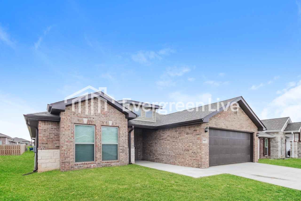 5907 Nw Grant St - Photo 2 of 15