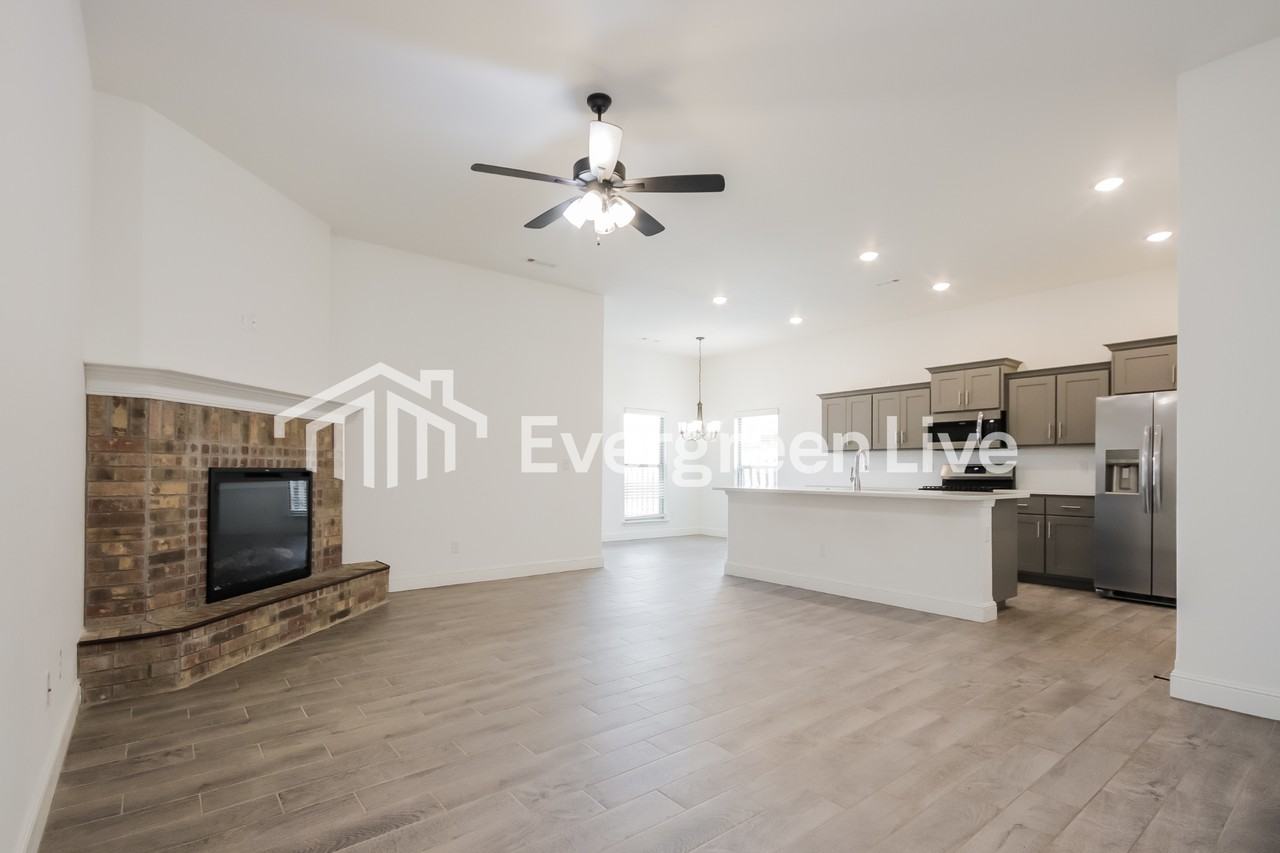 5907 Nw Grant St - Photo 6 of 15