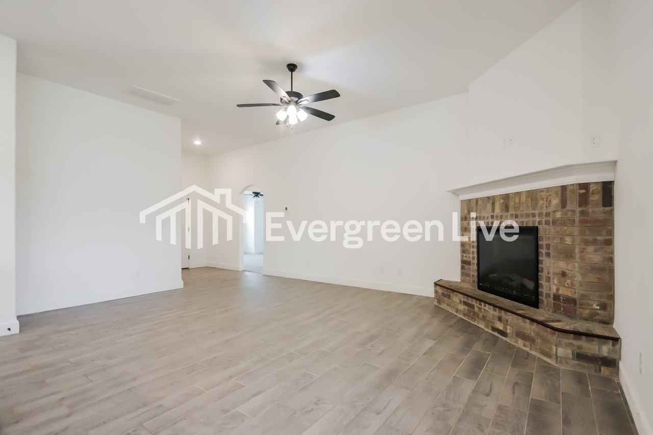 5907 Nw Grant St - Photo 5 of 15