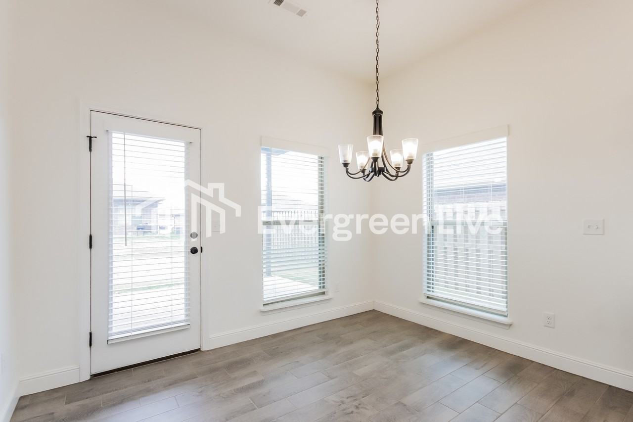 5907 Nw Grant St - Photo 7 of 15