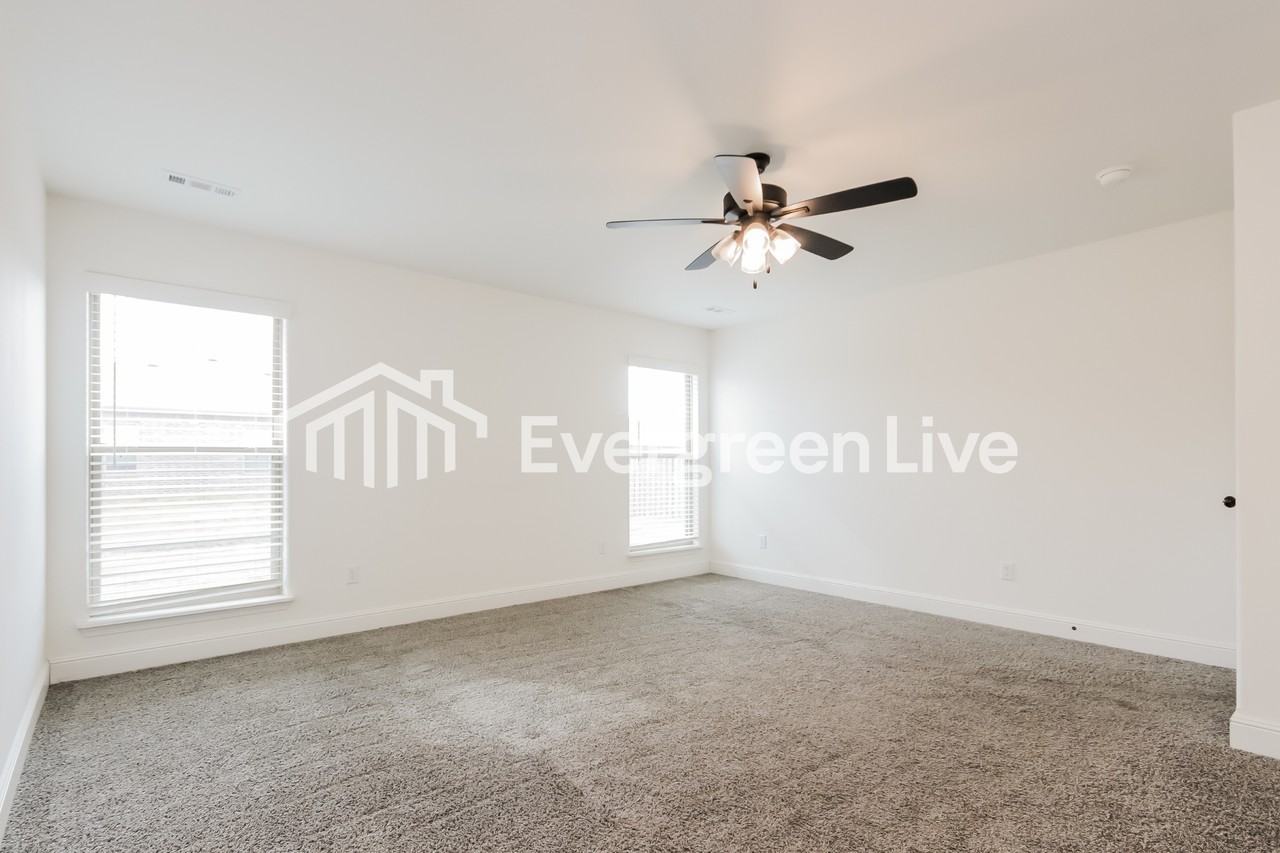 5907 Nw Grant St - Photo 3 of 15