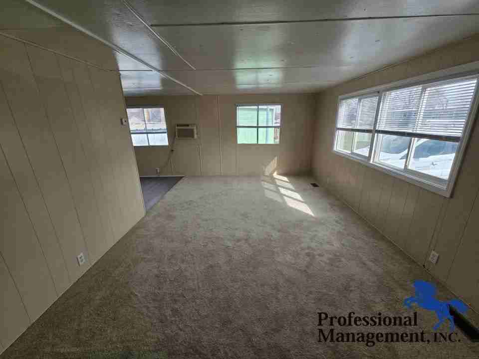 819 Heights Ln - Photo 3 of 7