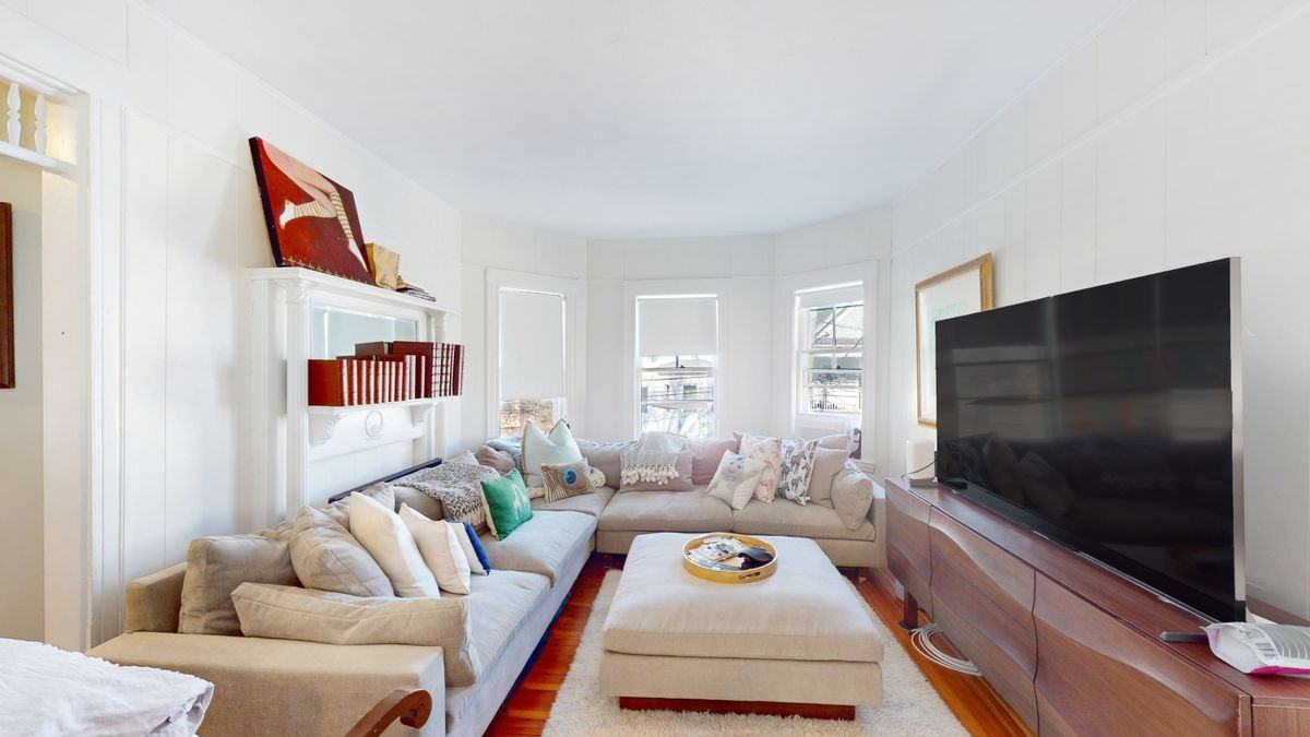 70 Hudson St - Photo 2 of 14