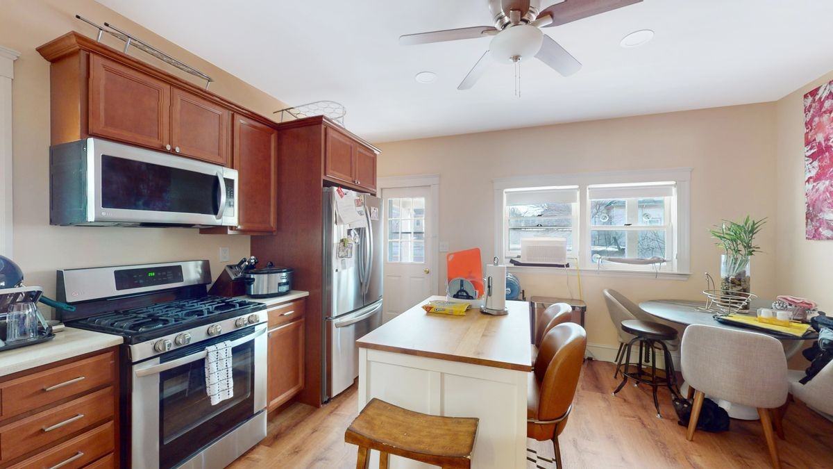 70 Hudson St - Photo 4 of 14