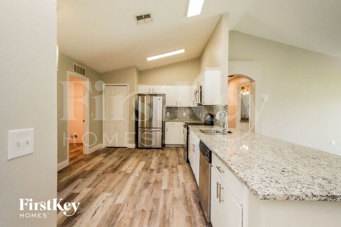 2404 Willow Tree Ln - Photo 3 of 15