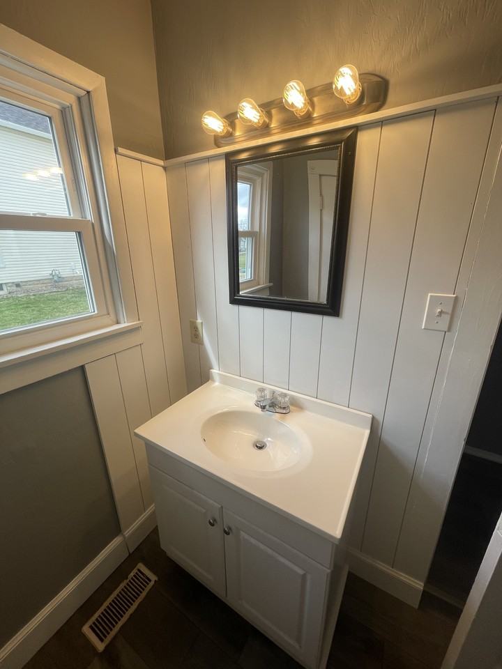 70 Auburn Ave #NA - Photo 2 of 15