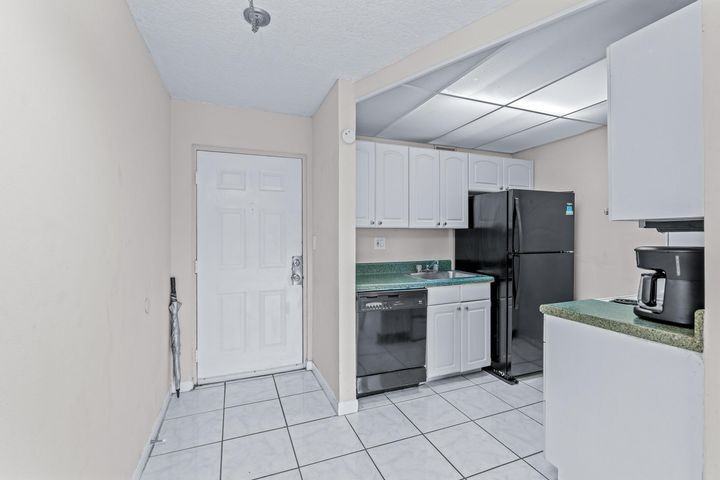 2000 N Congress Ave #406