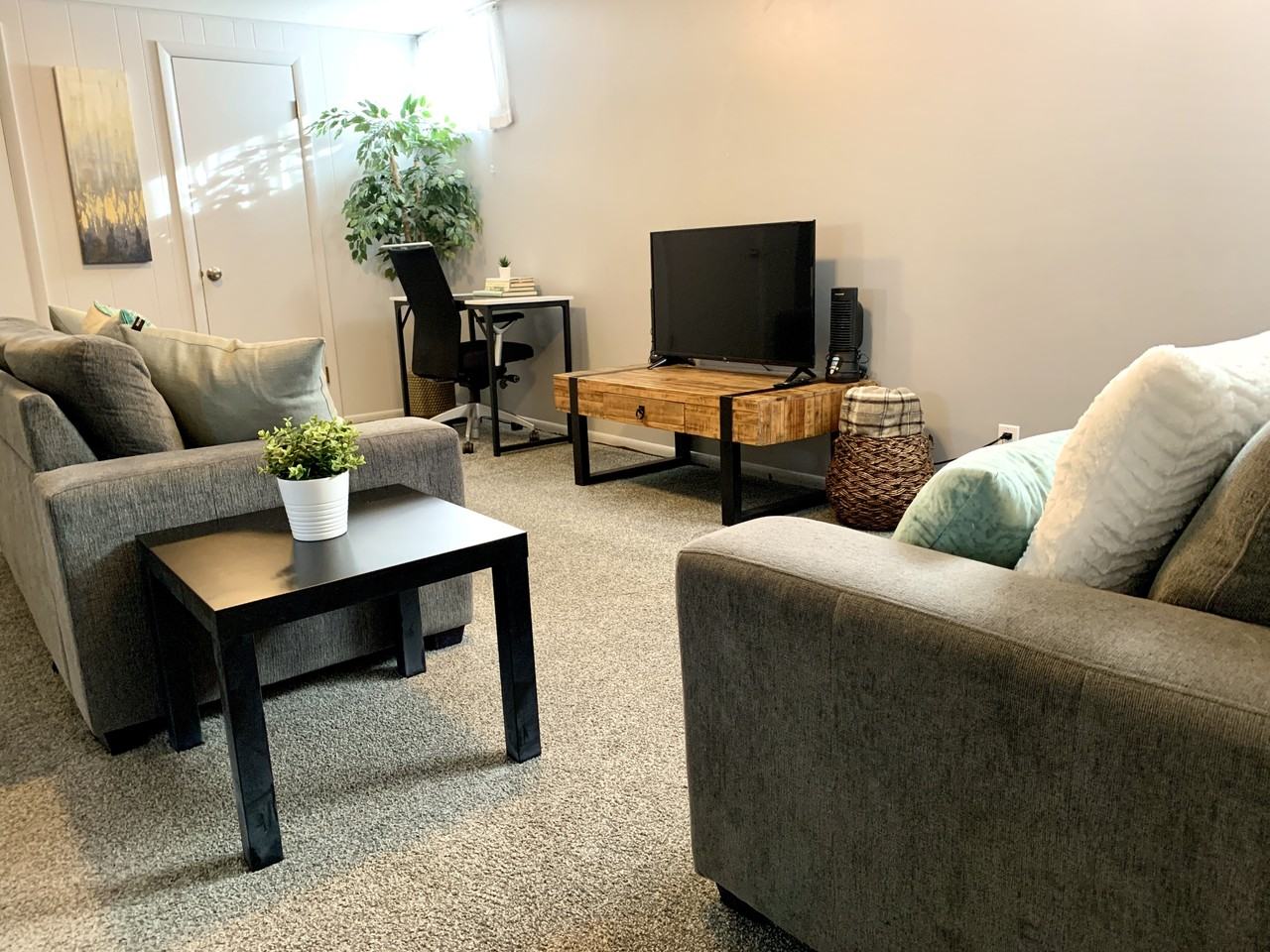 184 Young Ct #NA - Photo 2 of 14