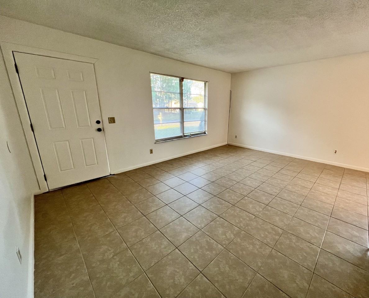 103 Admiral Cir #A - Photo 6 of 18