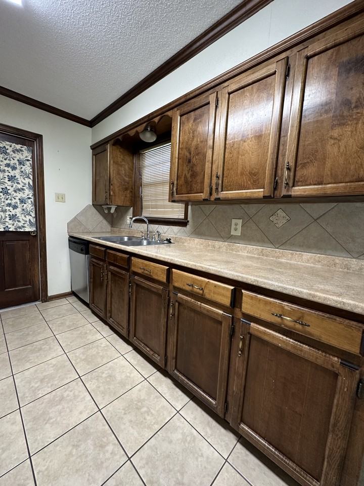 102 Cindy Dr #NA - Photo 6 of 16