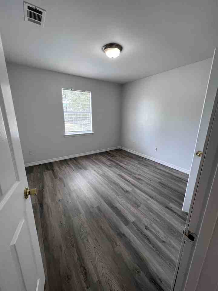 3412 N 10th St #NA - Photo 4 of 18