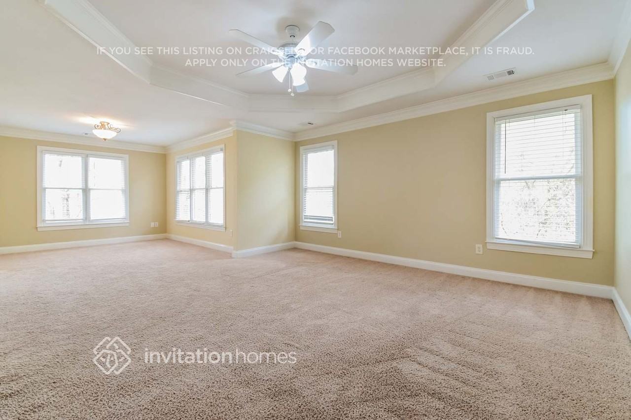 660 Brittany Manor Ln - Photo 6 of 15