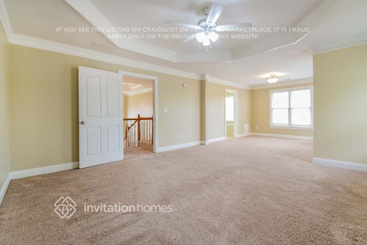 660 Brittany Manor Ln - Photo 5 of 15