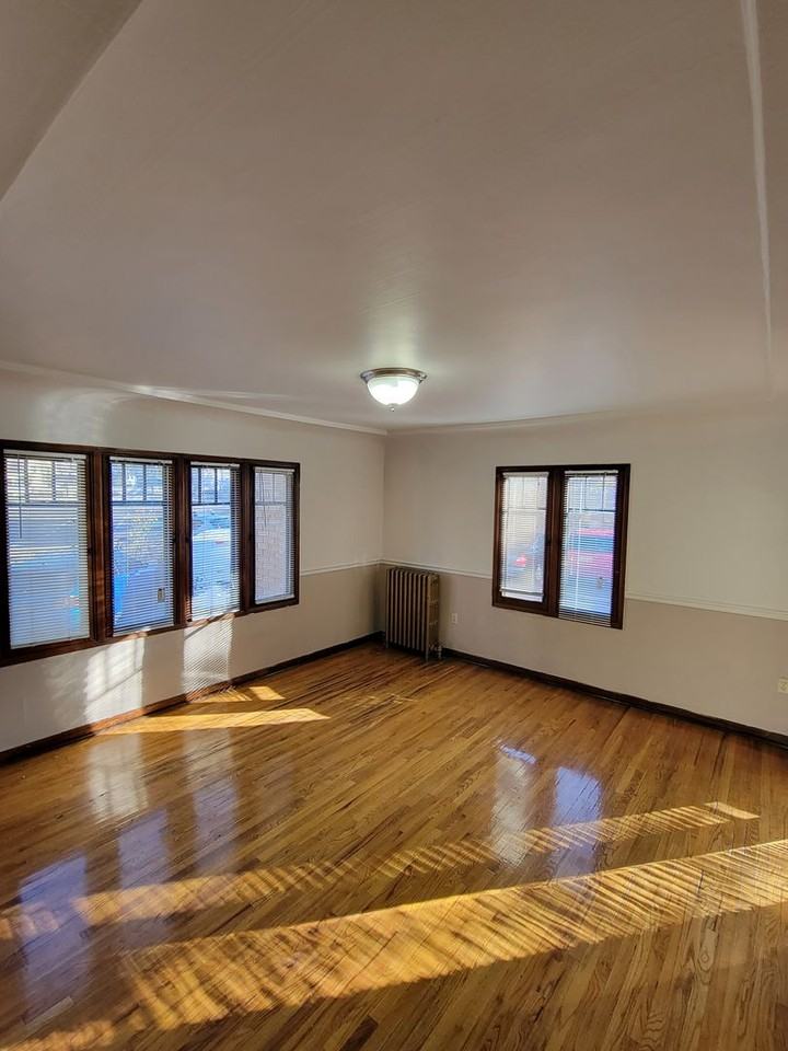 Graylynn Apartments - Photo 3 of 22