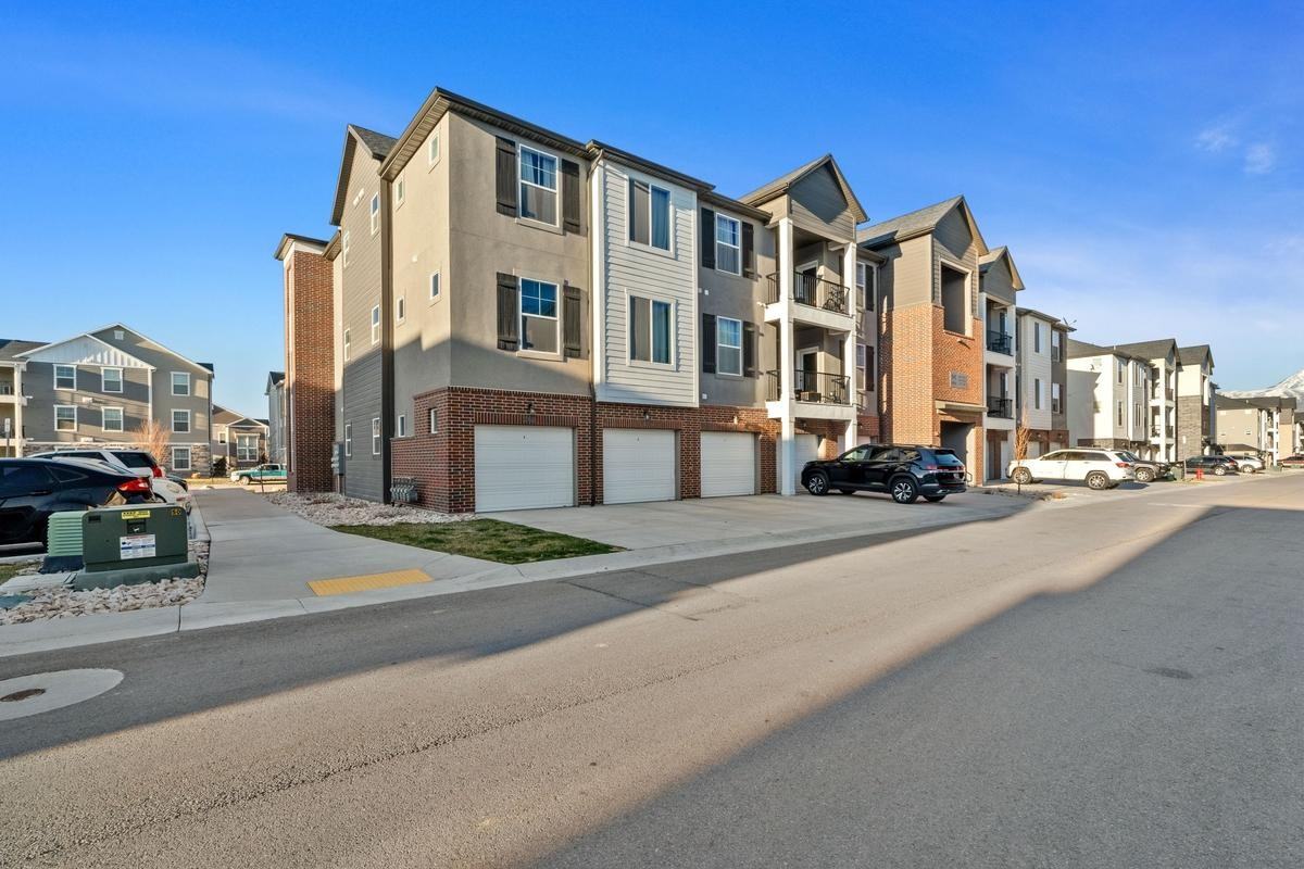 3765 W 1500 N - Photo 3 of 11