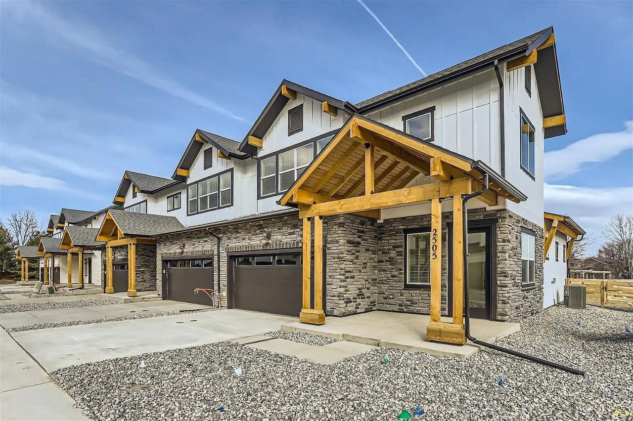 Barry Linn Townhomes - Photo 4 of 30