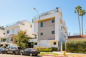featured image of 741 N Gramercy Pl