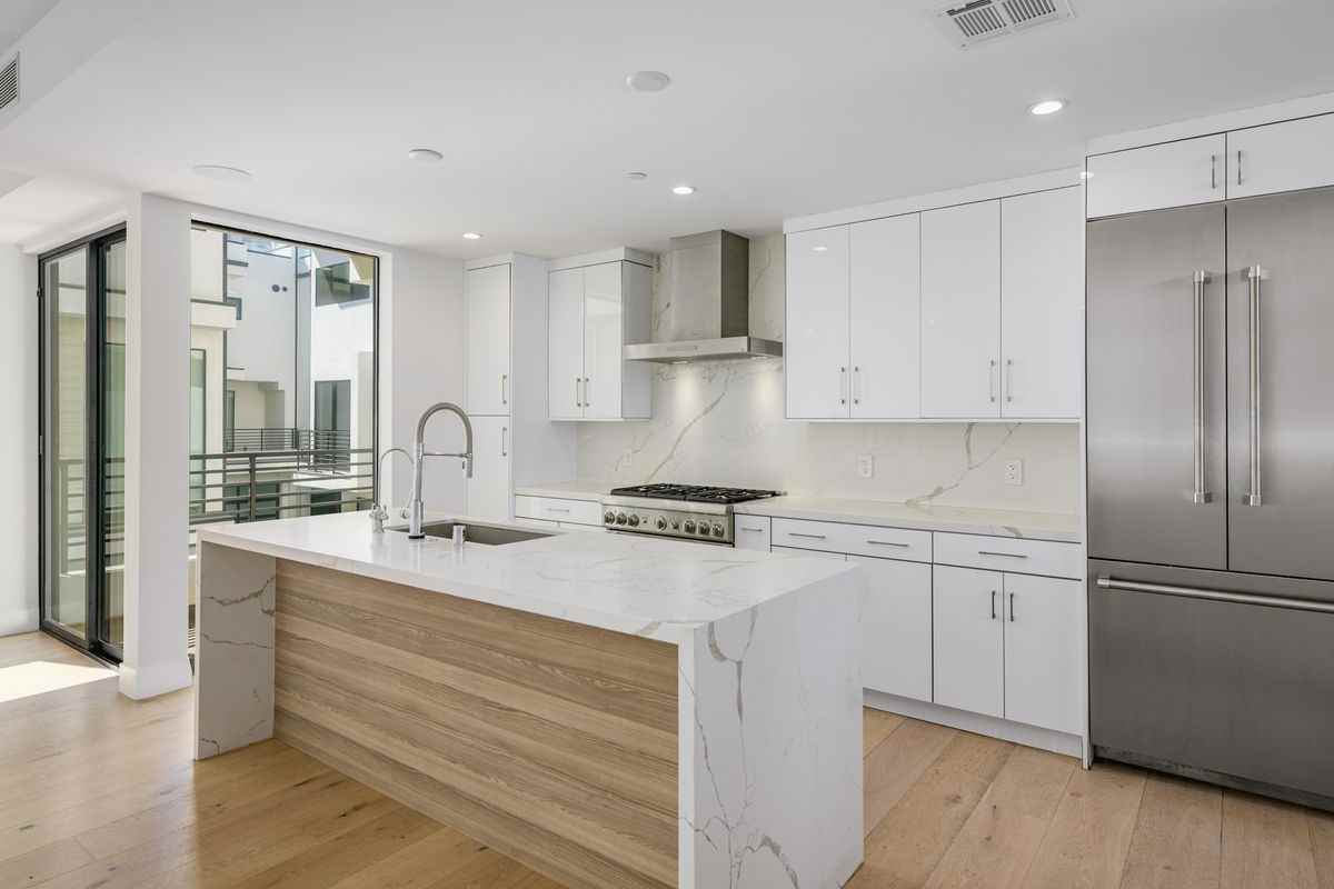 741 N Gramercy Pl - Photo 5 of 29